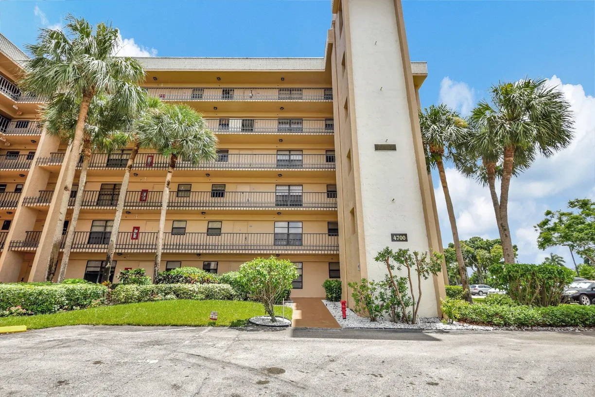 South Florida Real Estate | View 4700 W Lucerne Lakes Boulevard, 507 | Listing