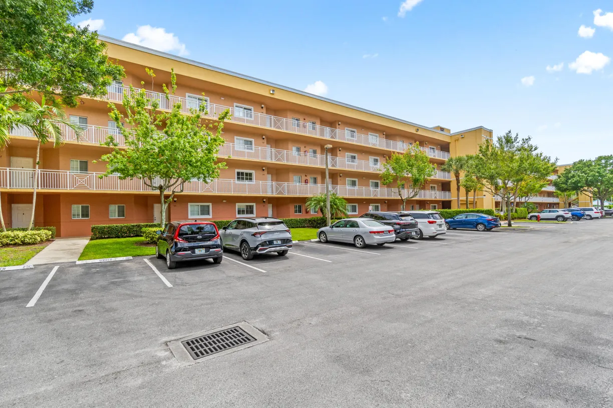 South Florida Real Estate | View 4721 Lucerne Lakes Boulevard, 744 | 2 Beds, 1 Bath
