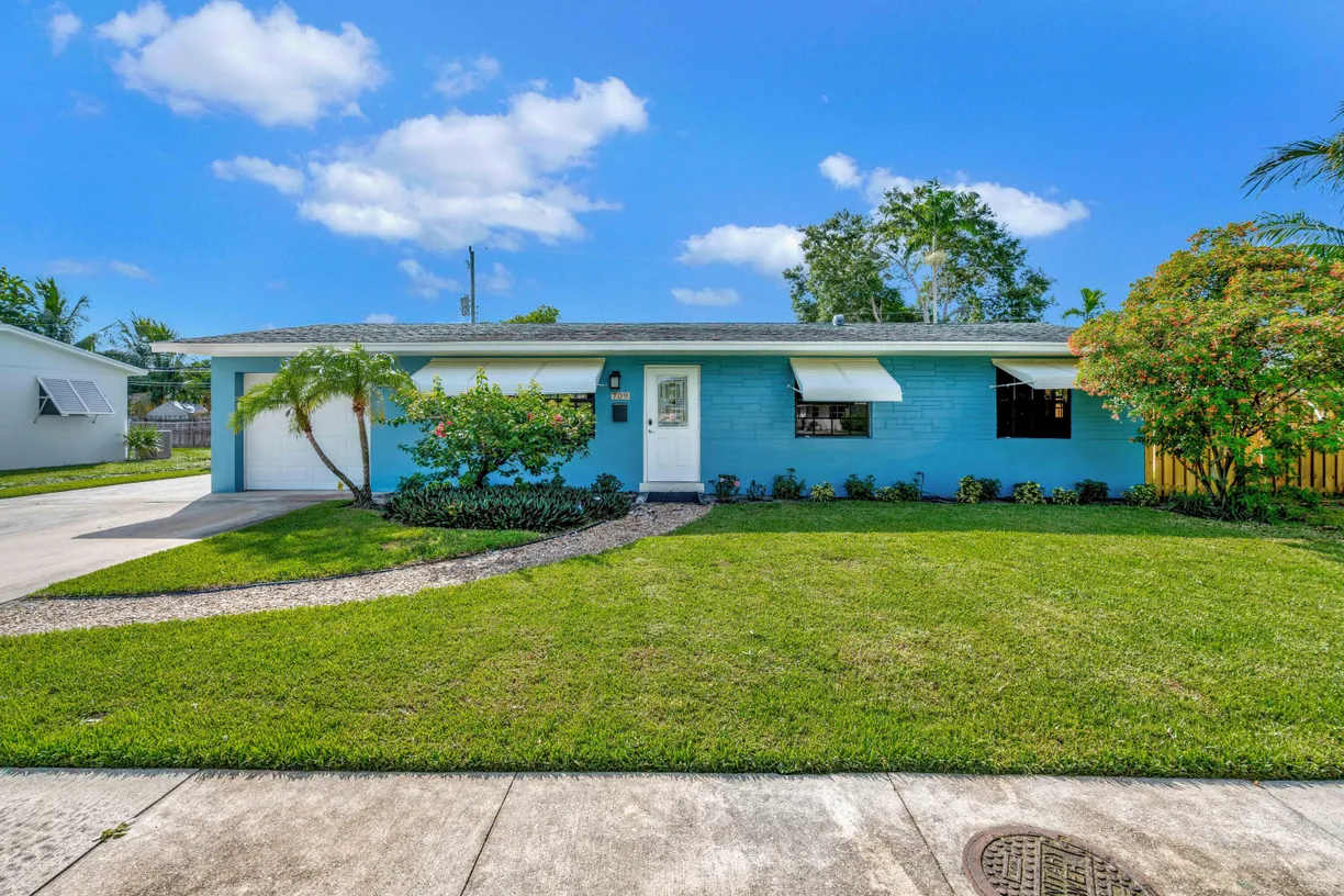 South Florida Real Estate | View 709 Gumtree Road | 3 Beds, 2 Baths