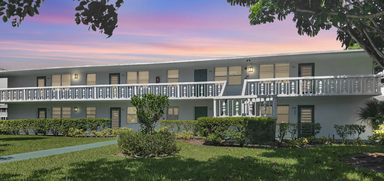 South Florida Real Estate | View 301 Farnham M, 301 | 2 Beds, 1 Bath