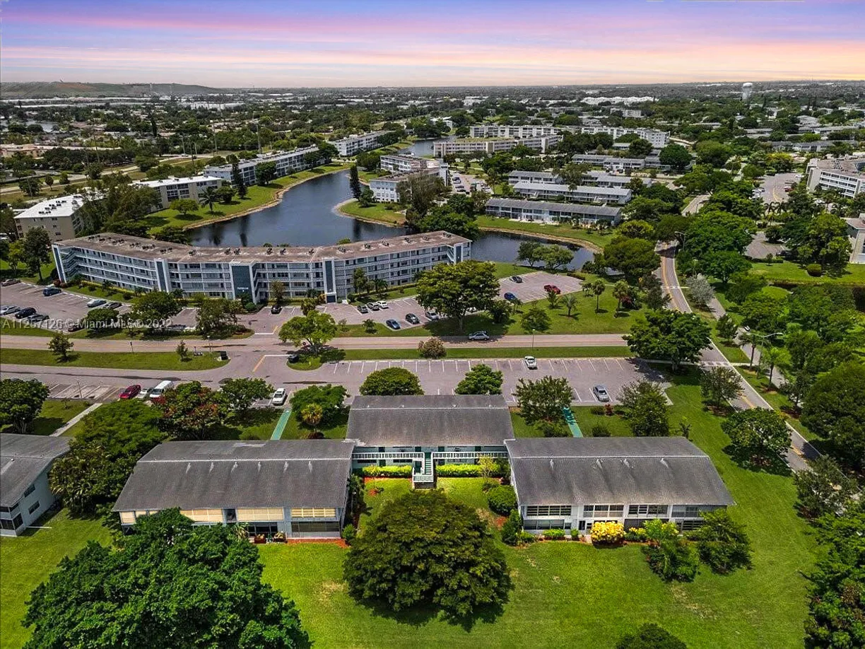 South Florida Real Estate | View 301 Farnham M, 301 | Listing