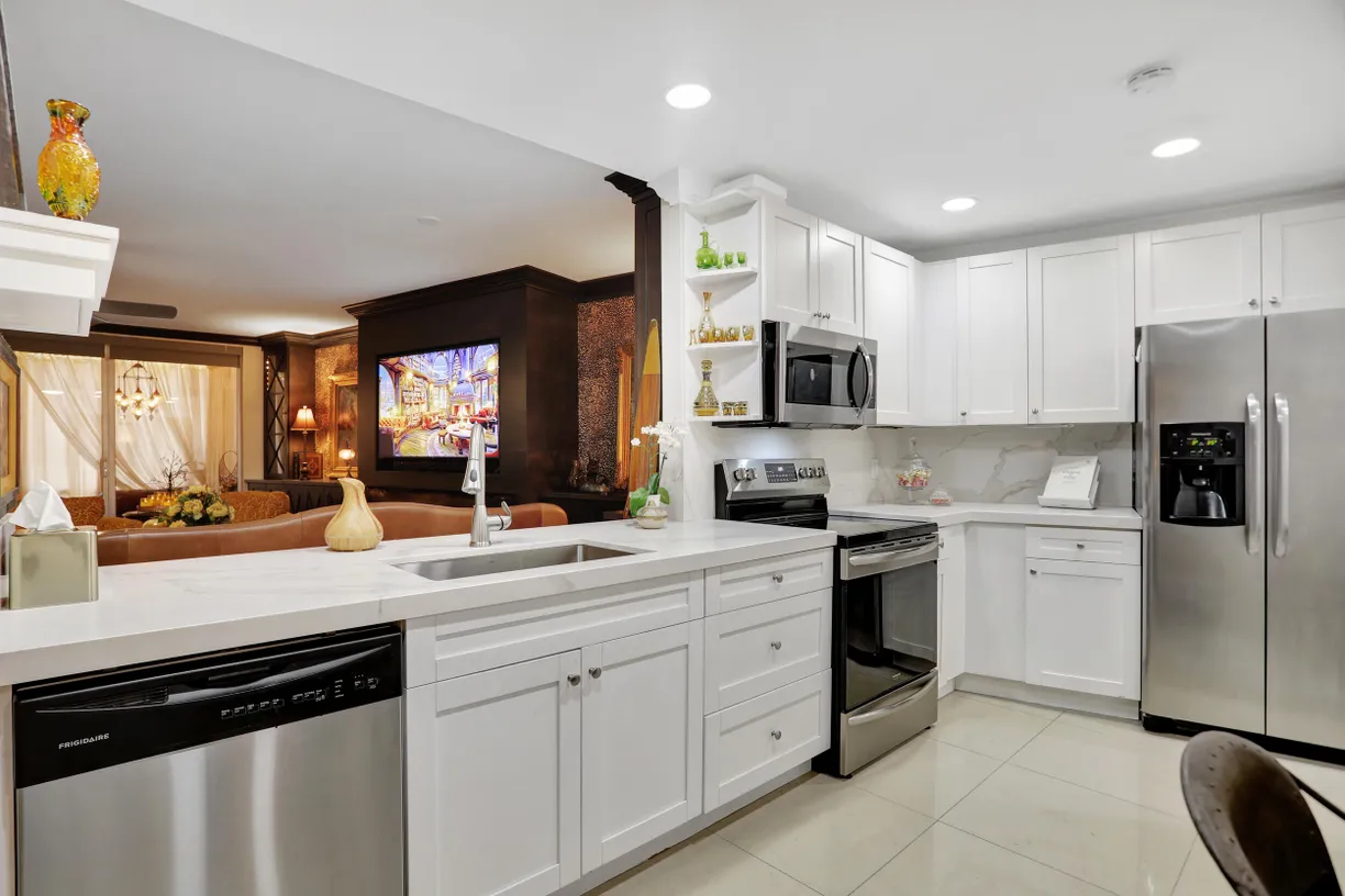 South Florida Real Estate | View 535 Oaks Drive, 106 | 2 Beds, 2 Baths
