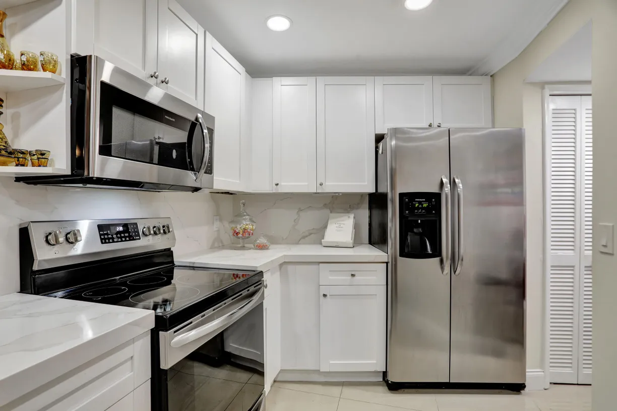 South Florida Real Estate | View 535 Oaks Drive, 106 | Listing