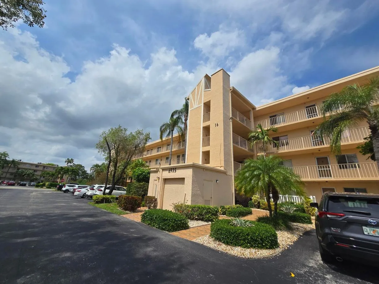South Florida Real Estate | View 6935 Huntington Lane, 108 | Listing