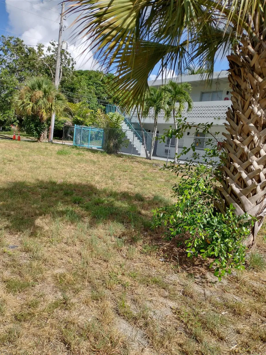 South Florida Real Estate | View 2907 Broadway Avenue | Listing