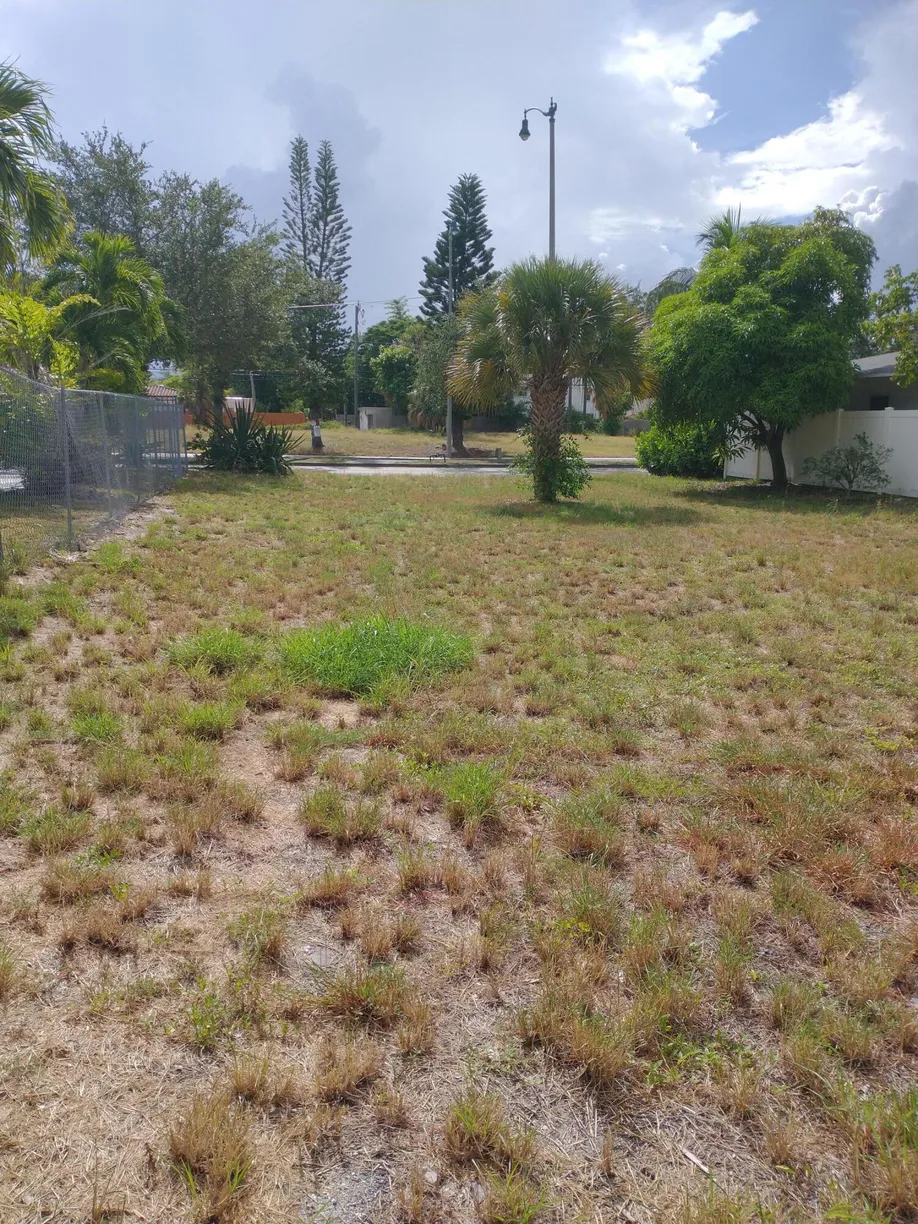 South Florida Real Estate | View 2907 Broadway Avenue