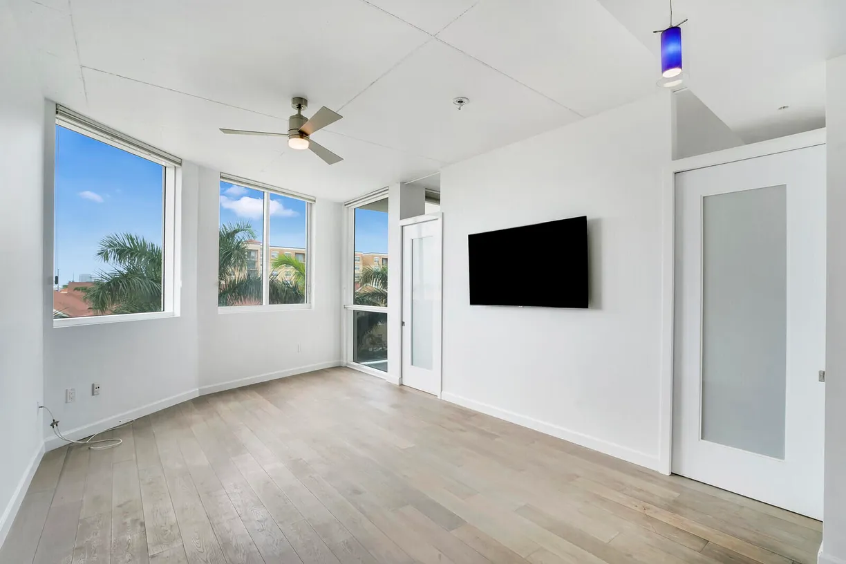 South Florida Real Estate | View 1617 N Flagler Drive, 501 | 1 Bed, 1 Bath