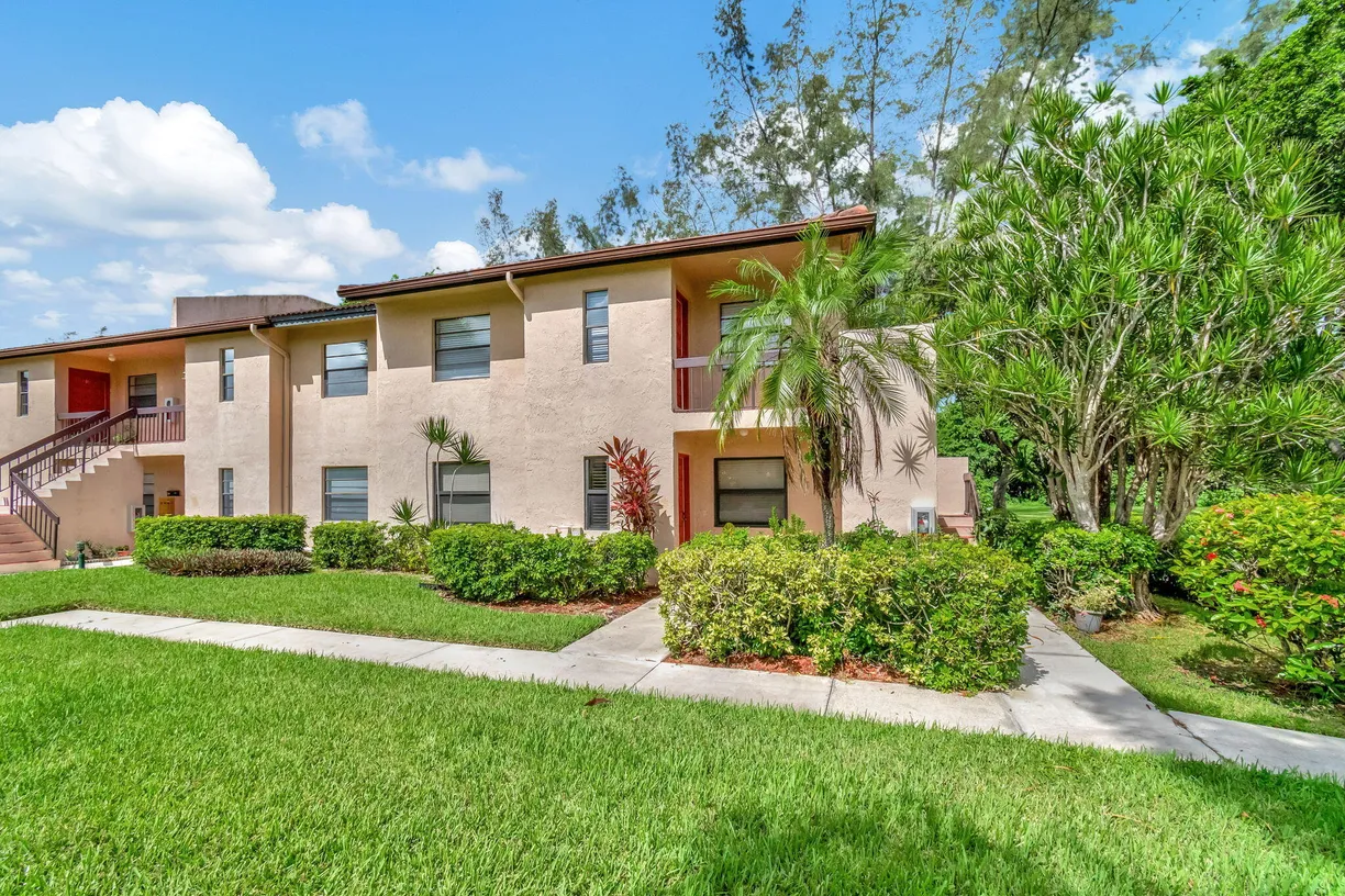 South Florida Real Estate | View 9282 Vista Del Lago, G | 2 Beds, 2 Baths