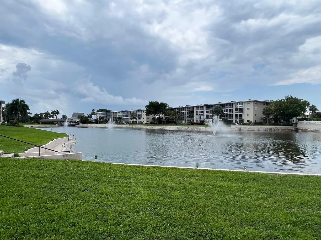 South Florida Real Estate | View 2534 S Garden 206 Drive, 206 | 2 Beds, 1 Bath