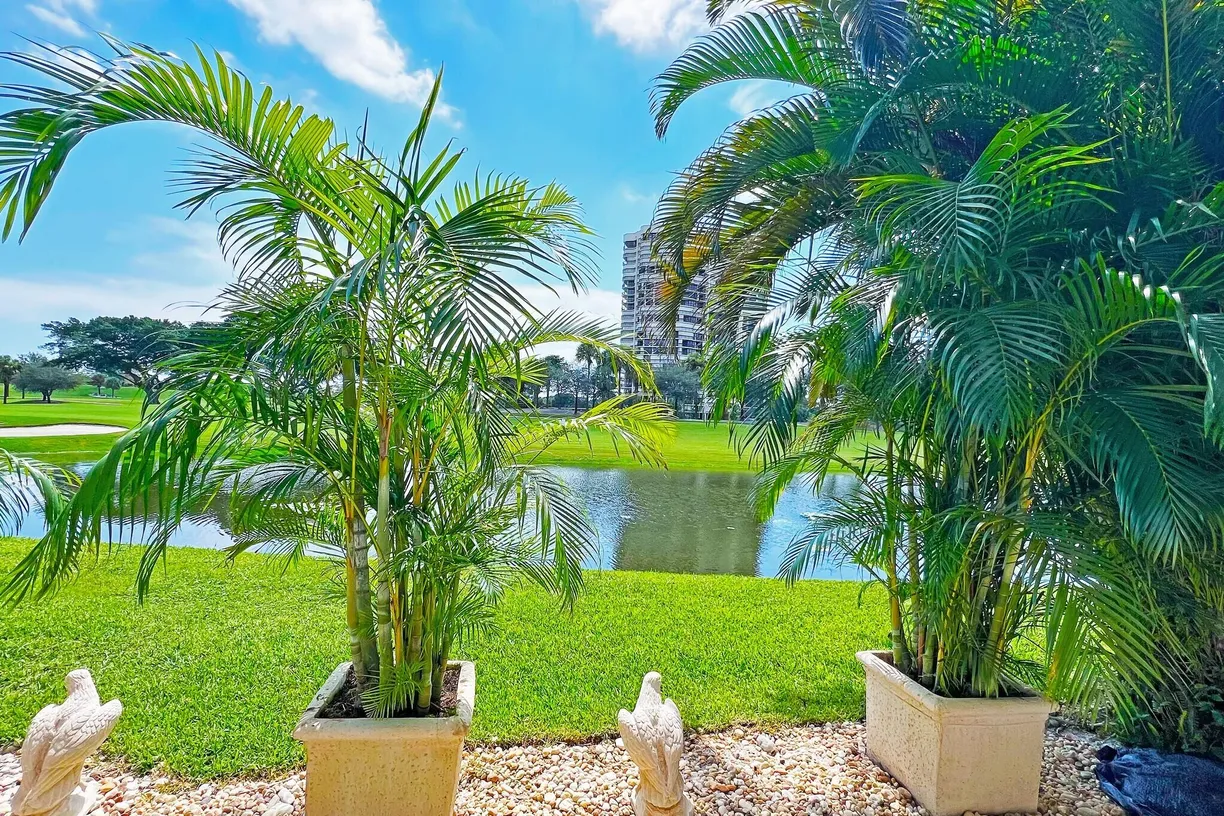 South Florida Real Estate | View 1924 Presidential Way, 2-C | Listing