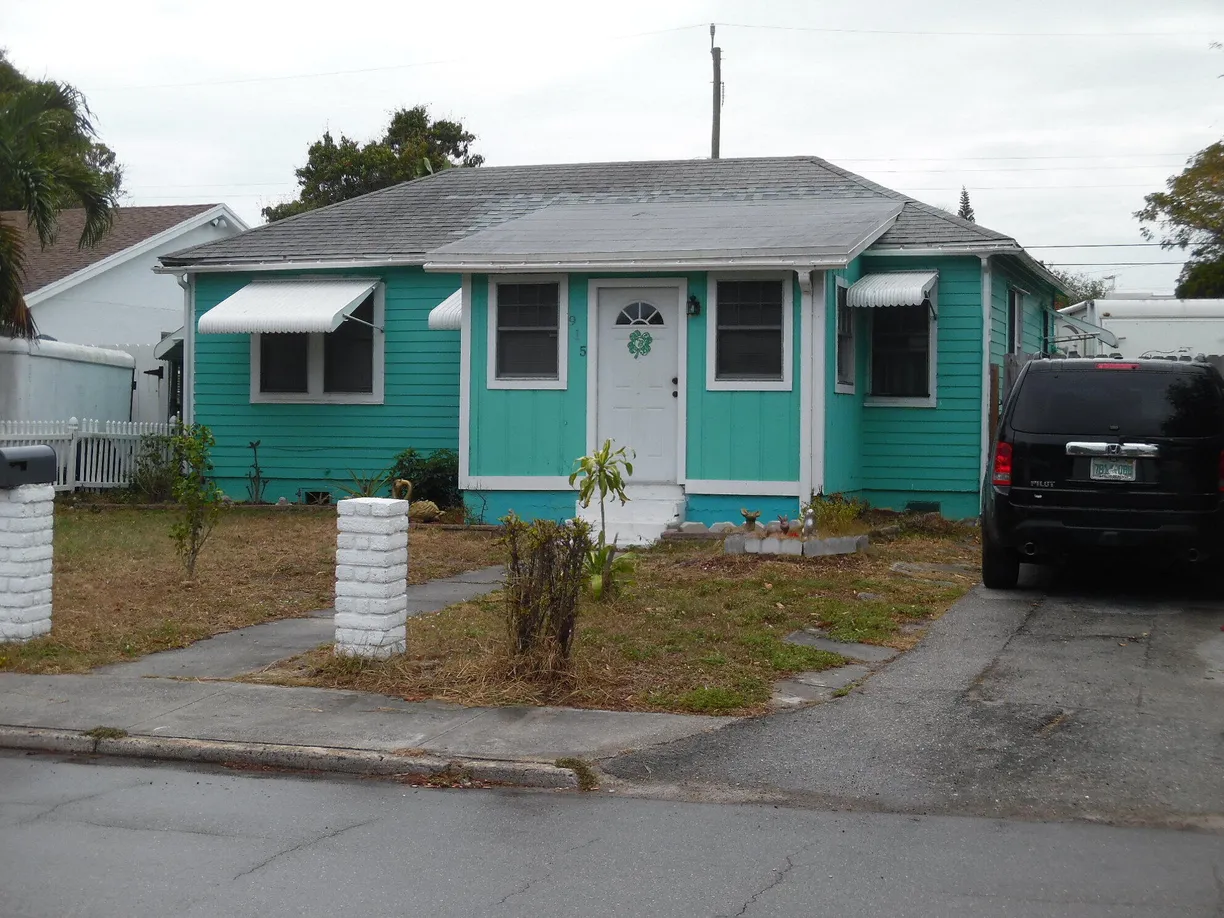 South Florida Real Estate | View 915 N D Street | 2 Beds, 1 Bath