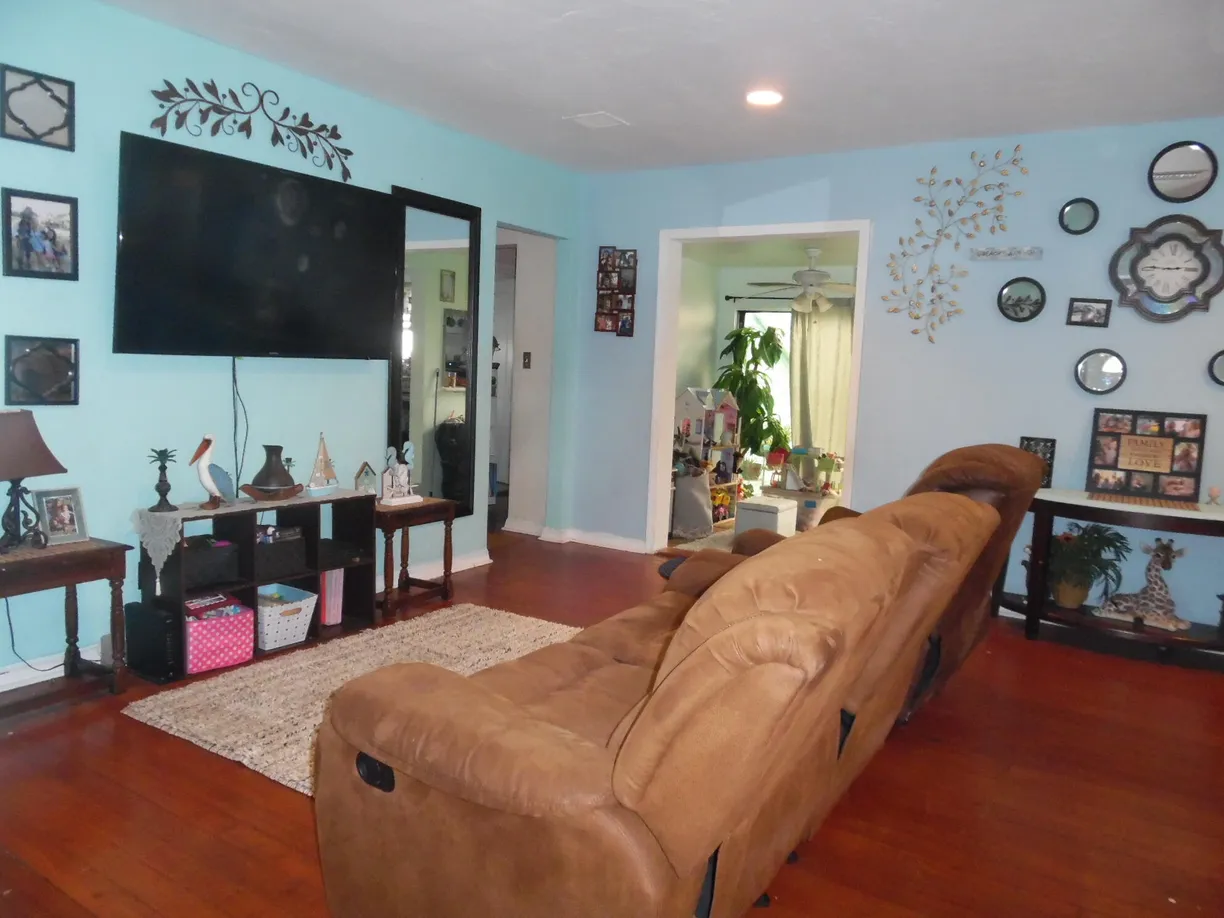 South Florida Real Estate | View 915 N D Street | Listing