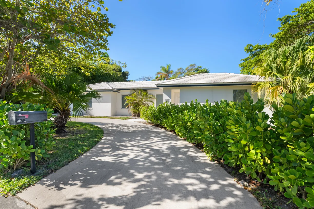 South Florida Real Estate | View 3115 N Flagler Drive | 3 Beds, 2 Baths