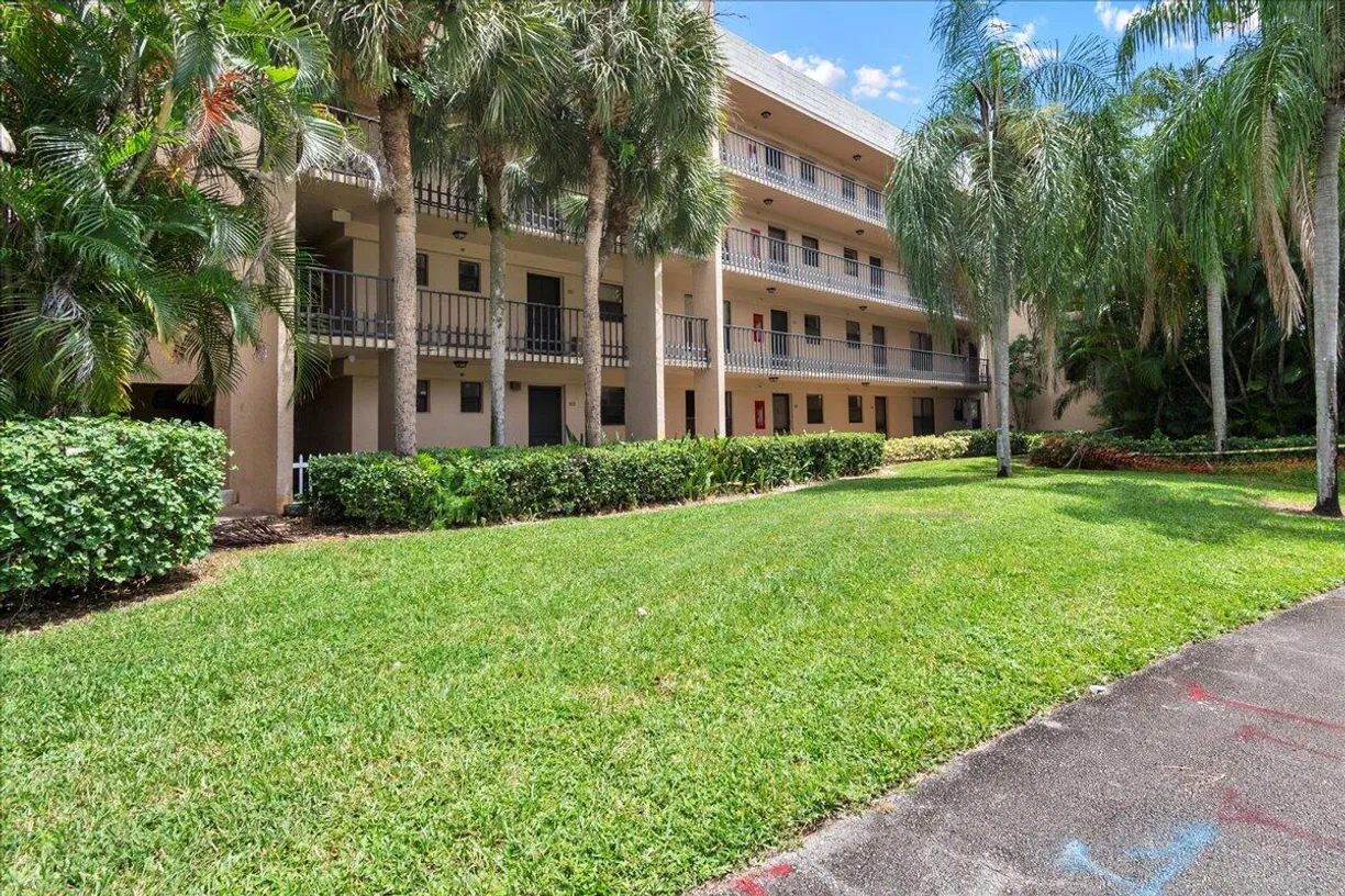 South Florida Real Estate | View 4760 Lucerne Lakes Boulevard, 105 | 1 Bed, 1 Bath