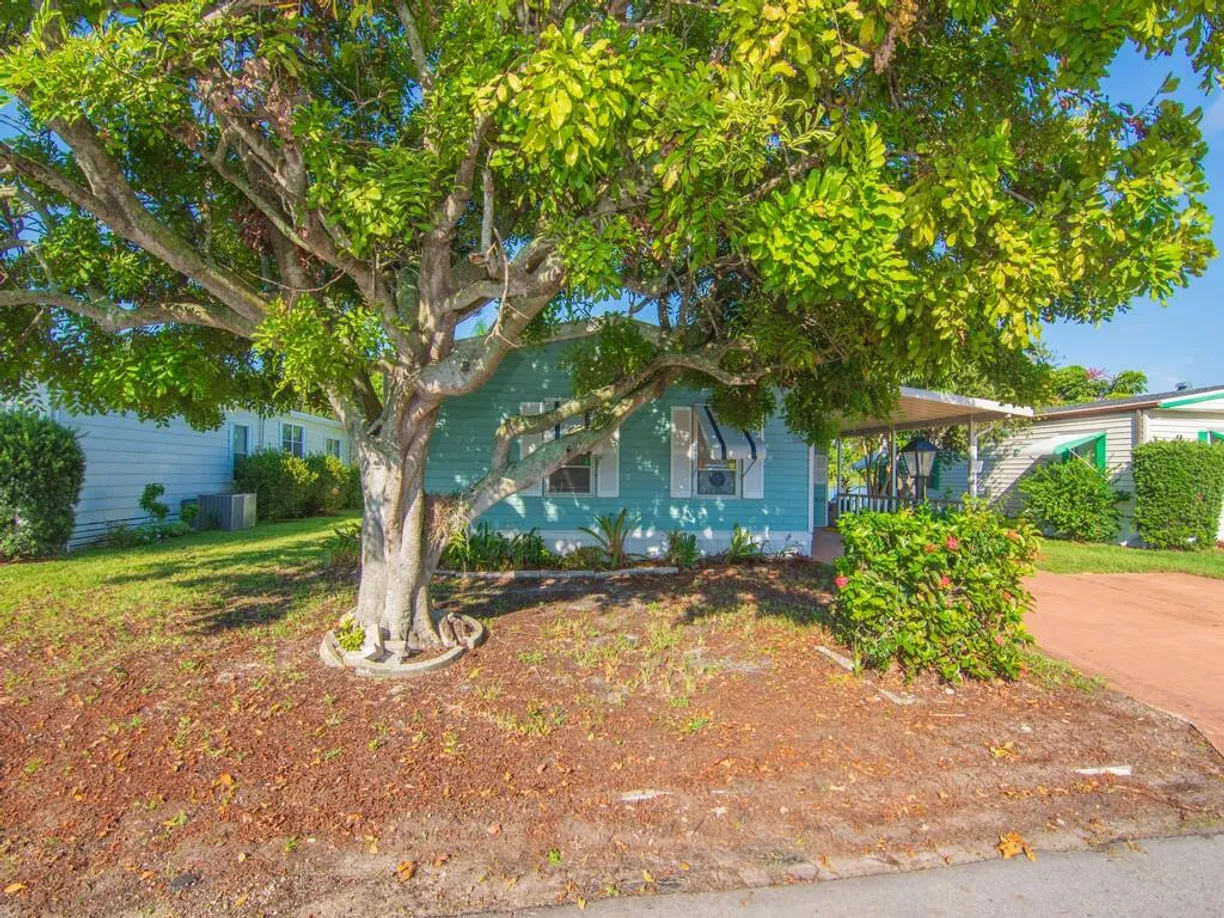 South Florida Real Estate | View 6910 SE Morningside Drive | 2 Beds, 2 Baths