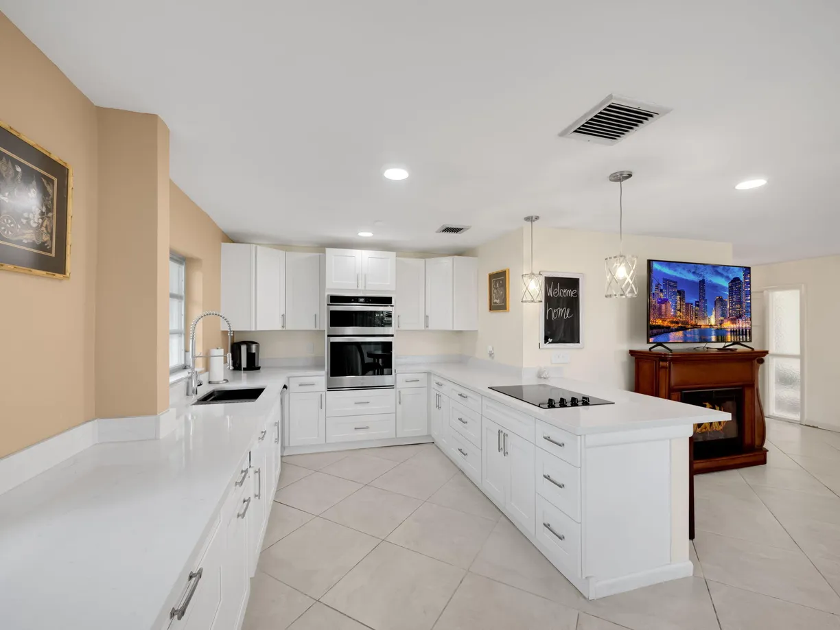 South Florida Real Estate | View 324 Orange Tree Drive, 5 | Listing