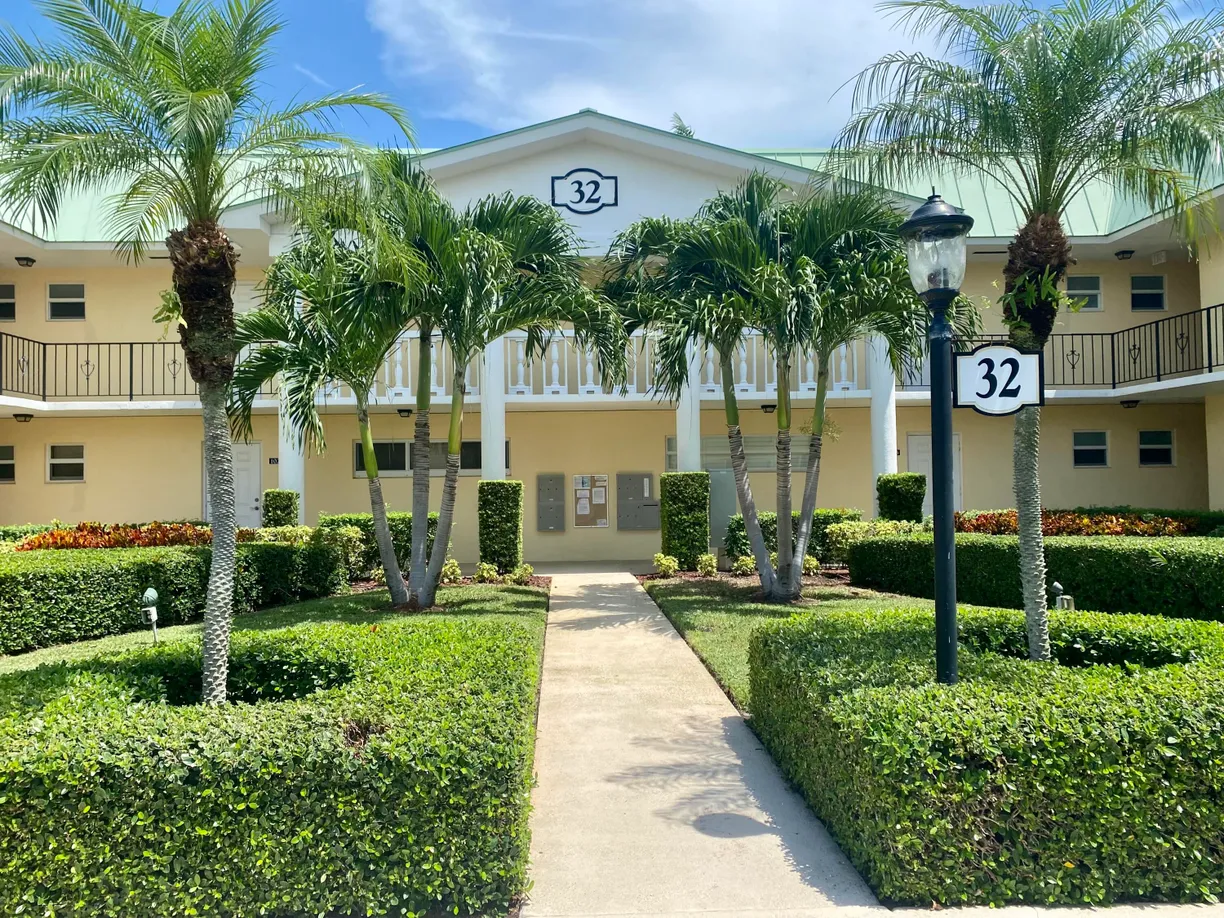South Florida Real Estate | View 32 Colonial Club Drive, 102 | 1 Bed, 1 Bath