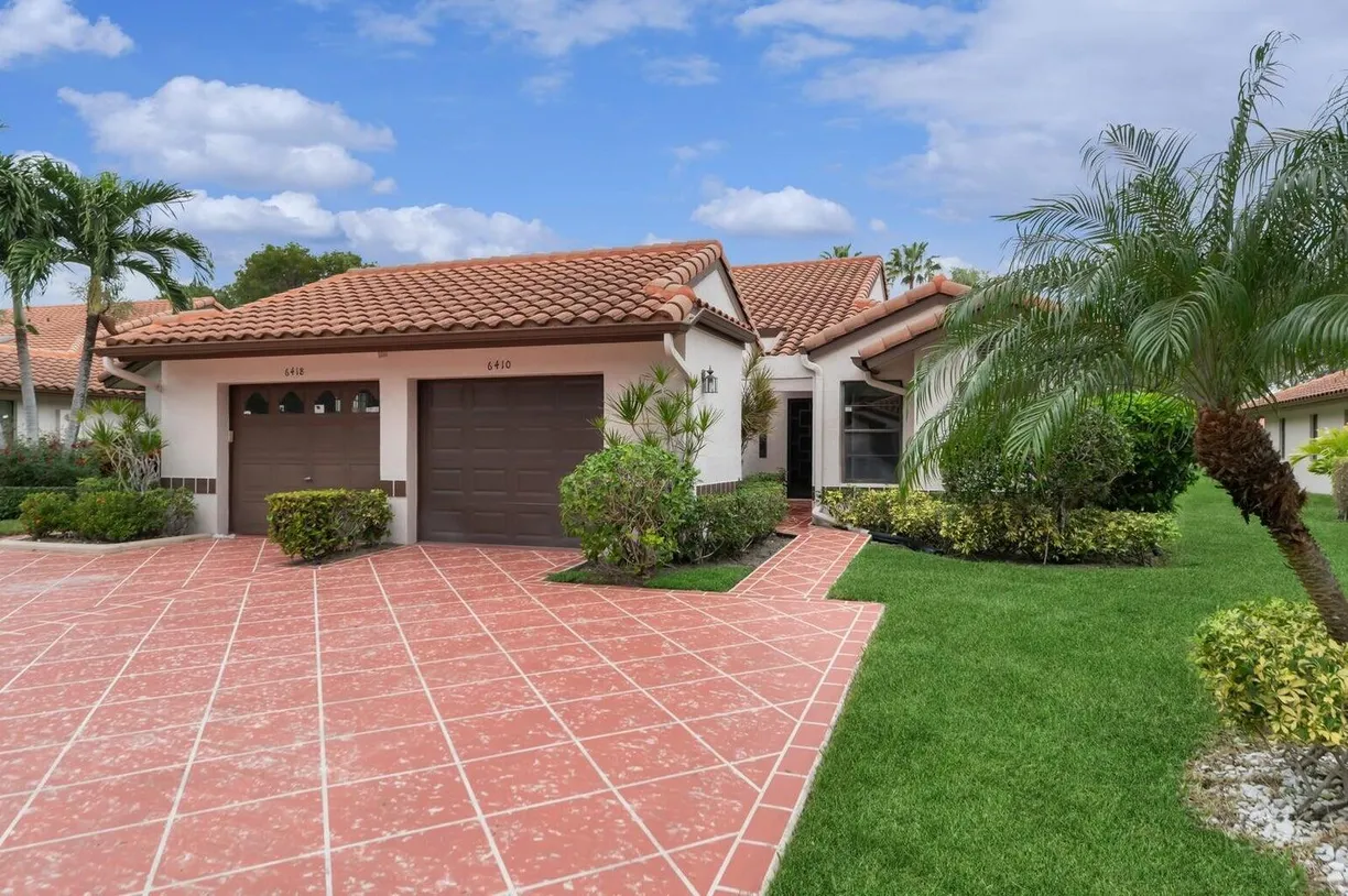 South Florida Real Estate | View 6410 Royal Manor Circle | 2 Beds, 2 Baths