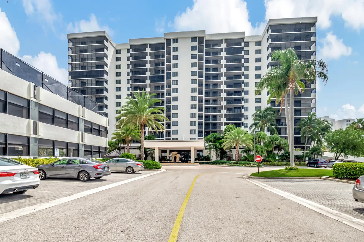South Florida Real Estate | View 3400 S Ocean Boulevard, 6-G | 2 Beds, 2 Baths