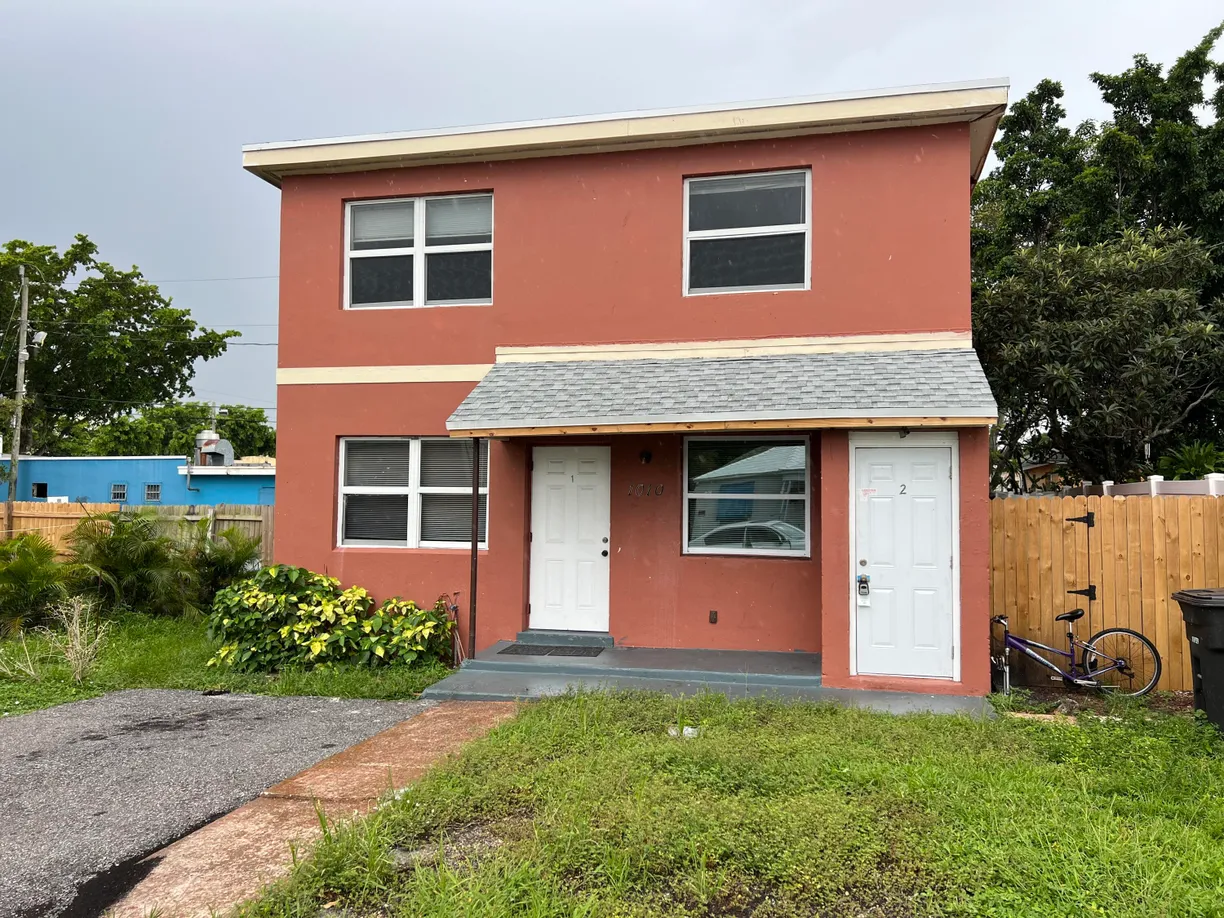 South Florida Real Estate | View 1010 Adams Street