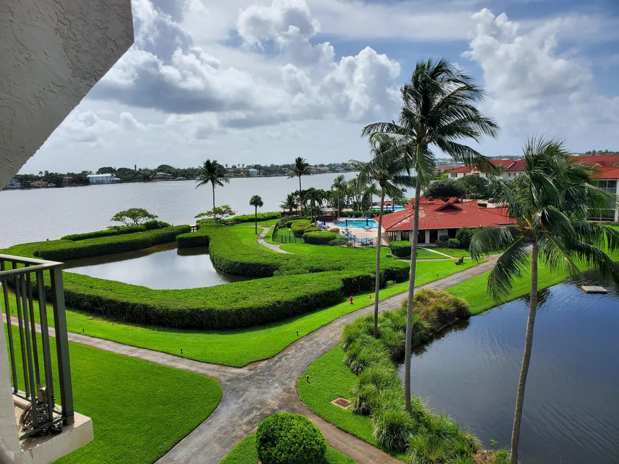 South Florida Real Estate | View 7030 Half Moon Circle, 515 | 2 Beds, 2 Baths