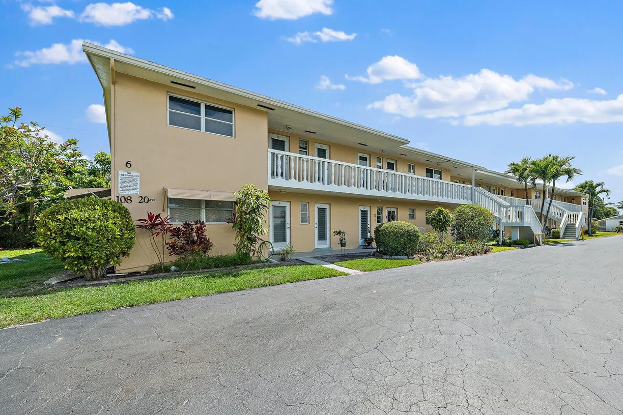 South Florida Real Estate | View 108 NE 20th Avenue, 205 | Listing