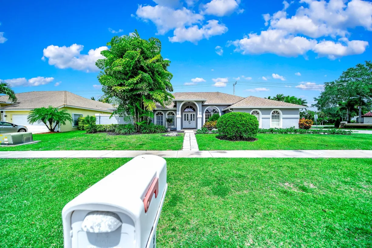 South Florida Real Estate | View 1800 Lynton Circle | Listing