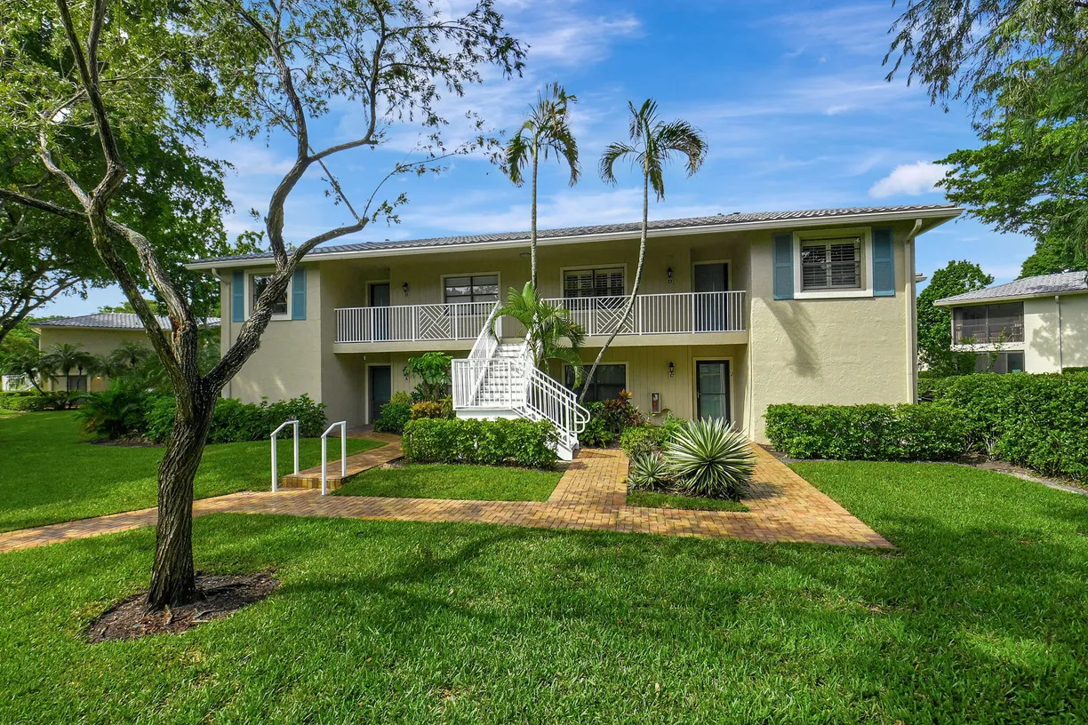 South Florida Real Estate | View 10 Westgate Lane, 10d | 3 Beds, 2 Baths