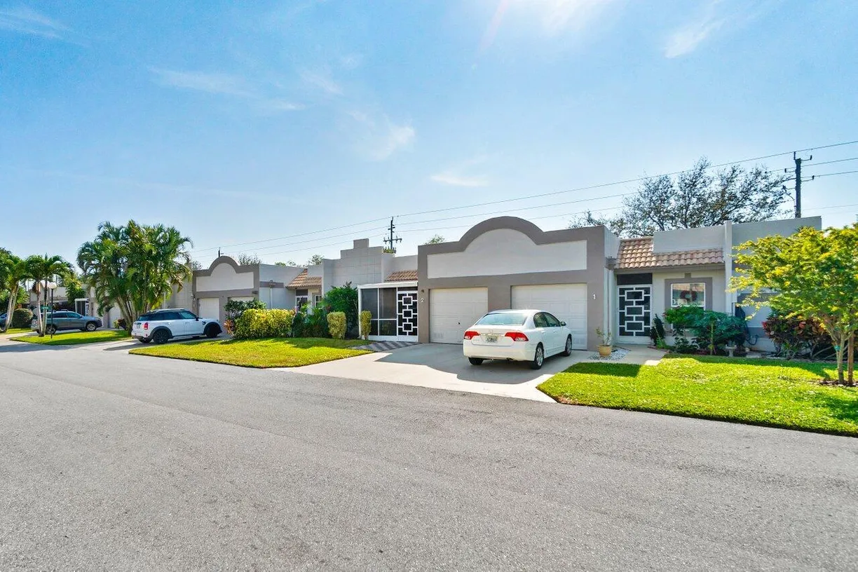 South Florida Real Estate | View 9110 Fairbanks Lane, 4 | 2 Beds, 2 Baths