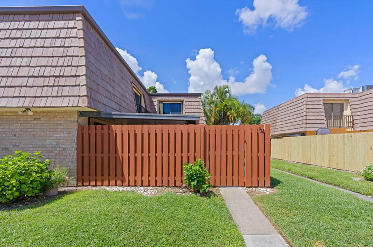 South Florida Real Estate | View 632 Springdale Circle | Listing