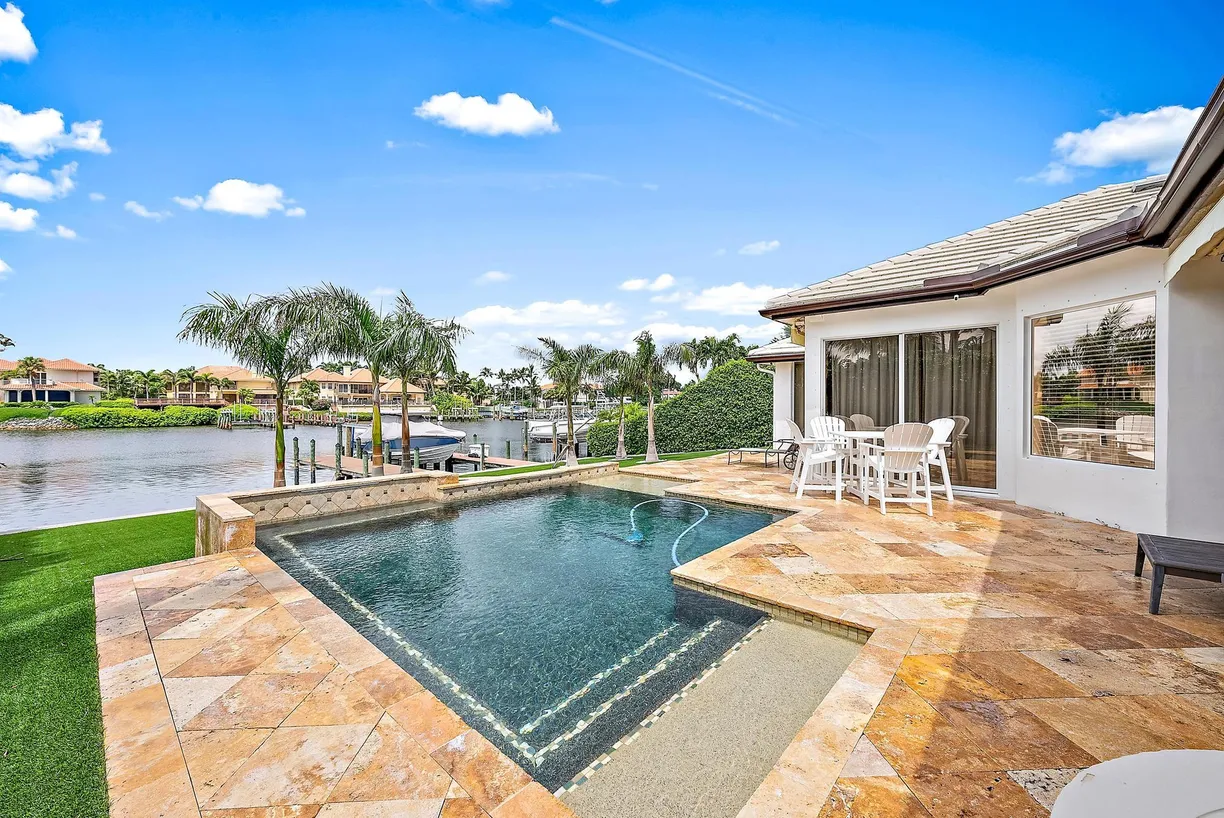 South Florida Real Estate | View 2117 N Suzanne Circle | Listing