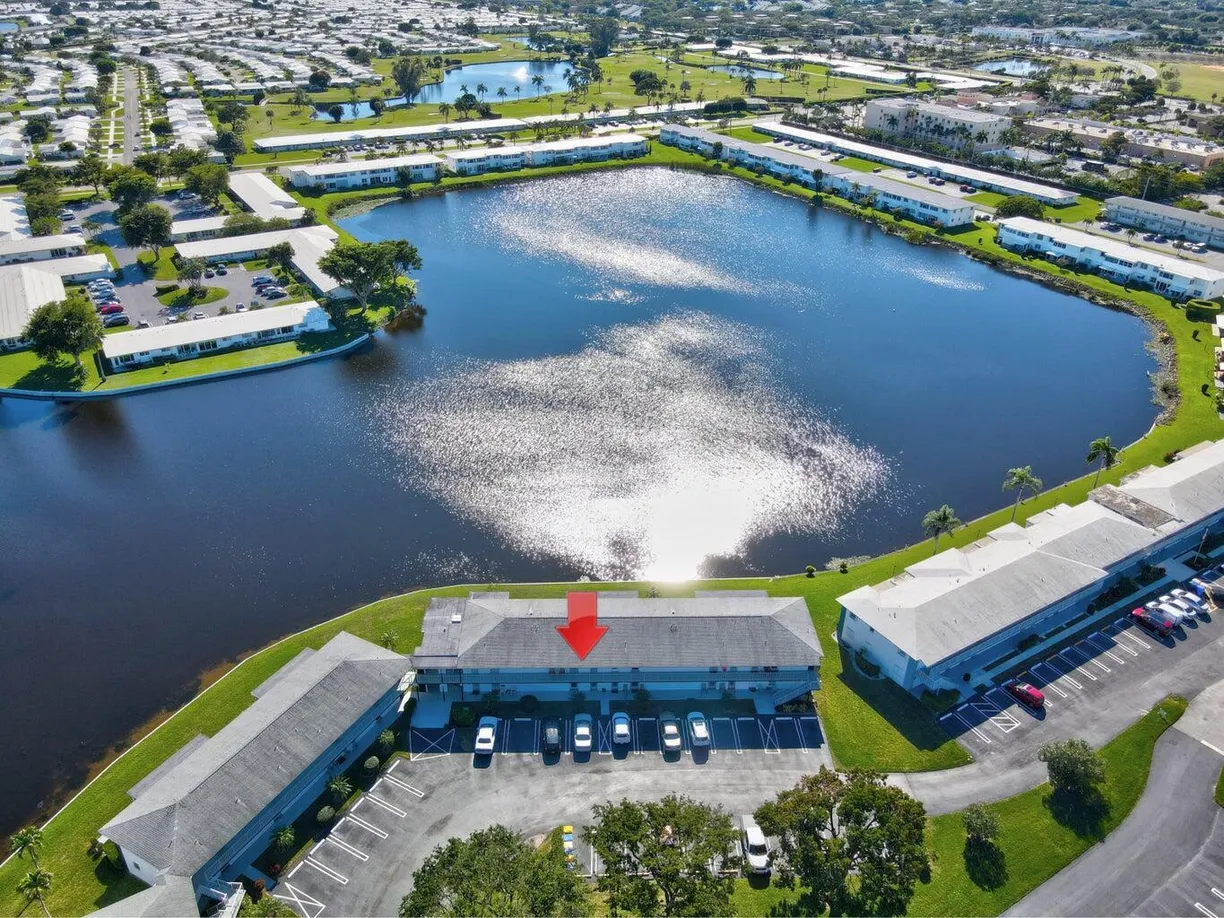 South Florida Real Estate | View 1112 Lake Terrace, 111 | 2 Beds, 1 Bath