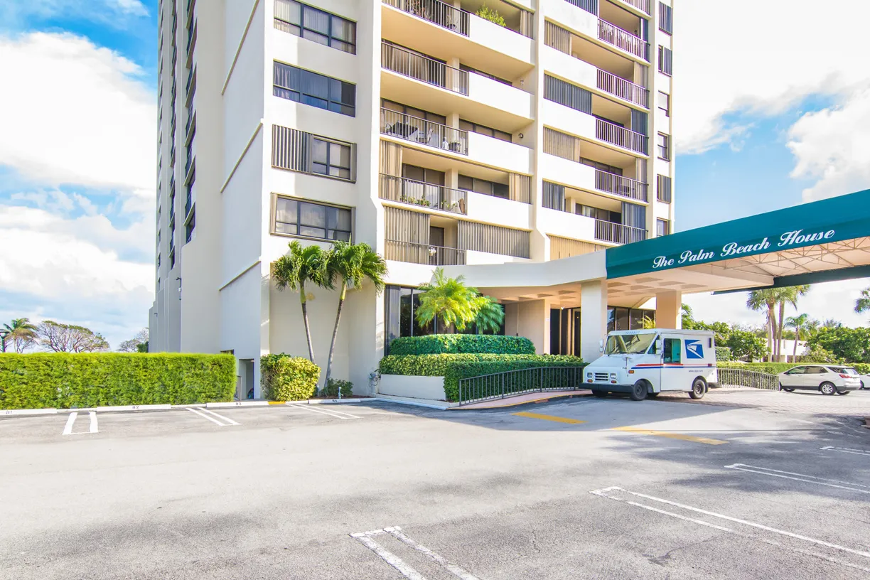 South Florida Real Estate | View 5600 N Flagler 1404 Drive, 1404 | 2 Beds, 2 Baths