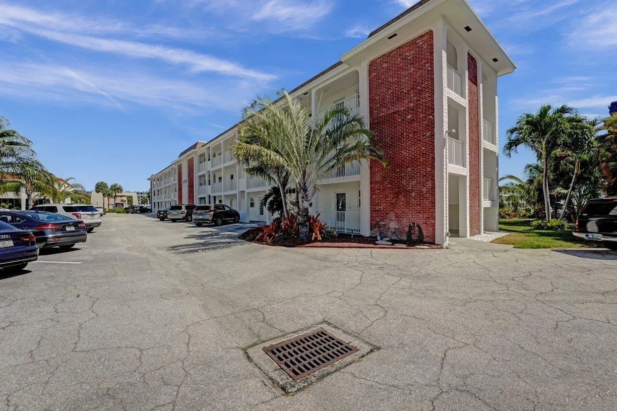 South Florida Real Estate | View 236 Castlewood Drive, 303 | 2 Beds, 2 Baths