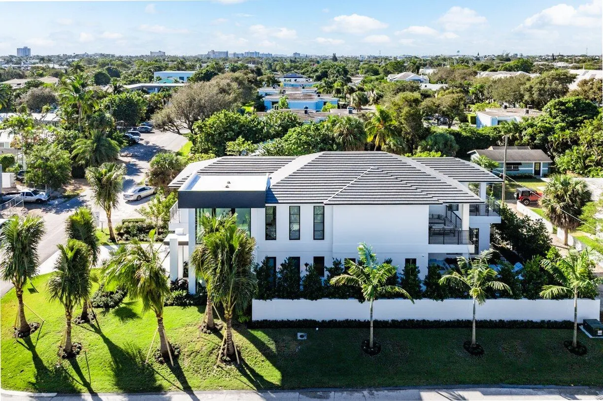 South Florida Real Estate | View 1212 NE 8th Avenue | Listing