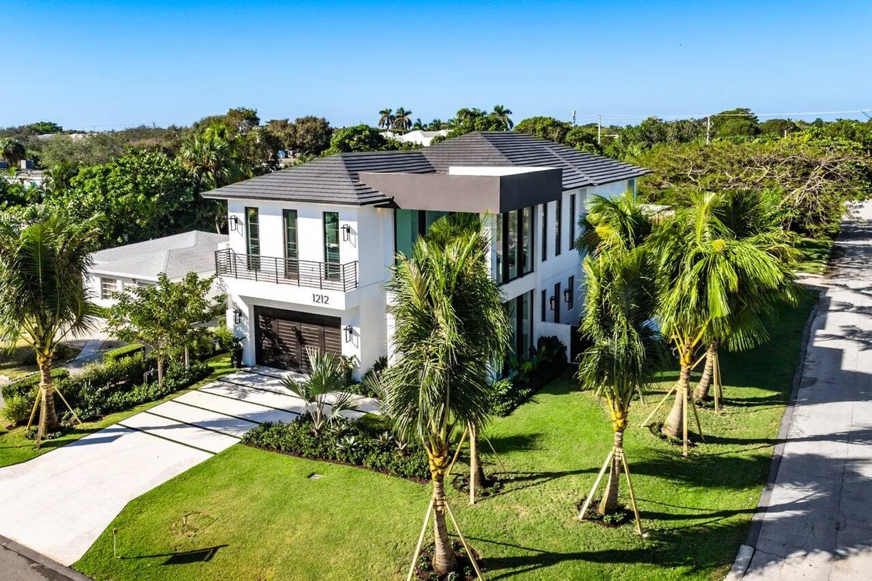South Florida Real Estate | View 1212 NE 8th Avenue | 4 Beds, 5 Baths