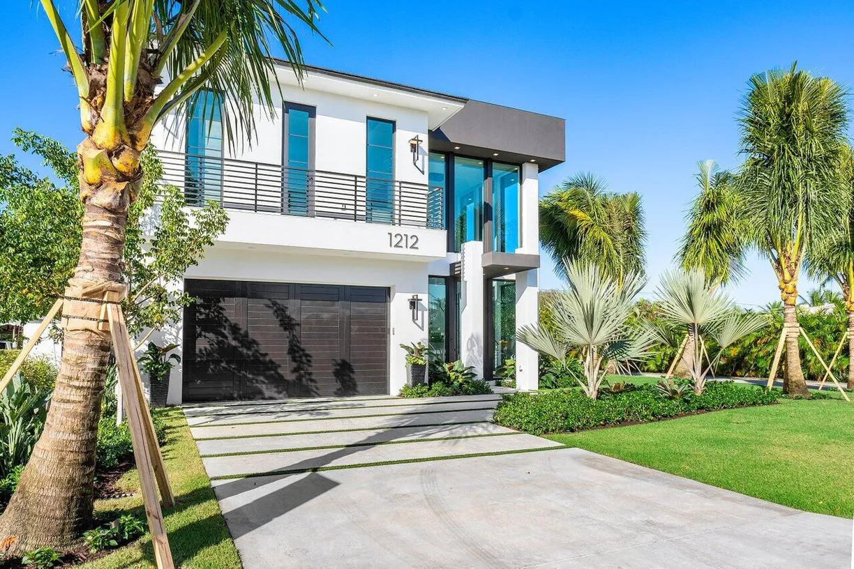 South Florida Real Estate | View 1212 NE 8th Avenue | Listing