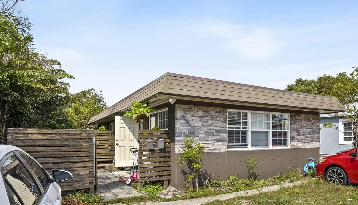 South Florida Real Estate | View 1429 N Andrews Avenue | 1 Bed, 1 Bath