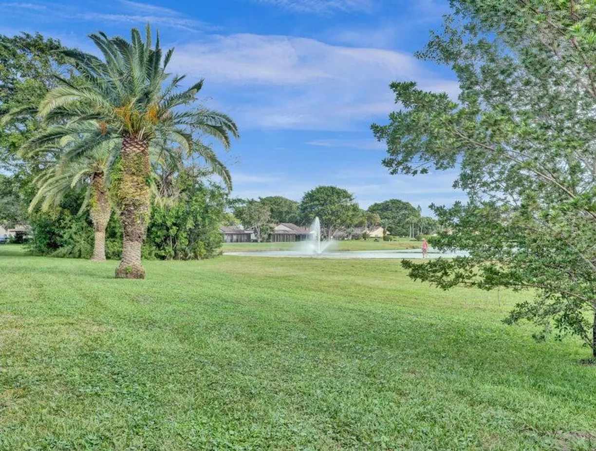 South Florida Real Estate | View 9264 Vista Del Lago, H | 2 Beds, 2 Baths