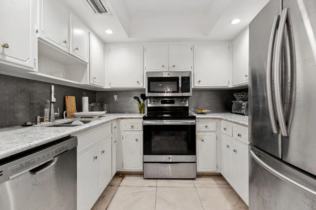 South Florida Real Estate | View 301 Venetian Drive, 15 | Listing