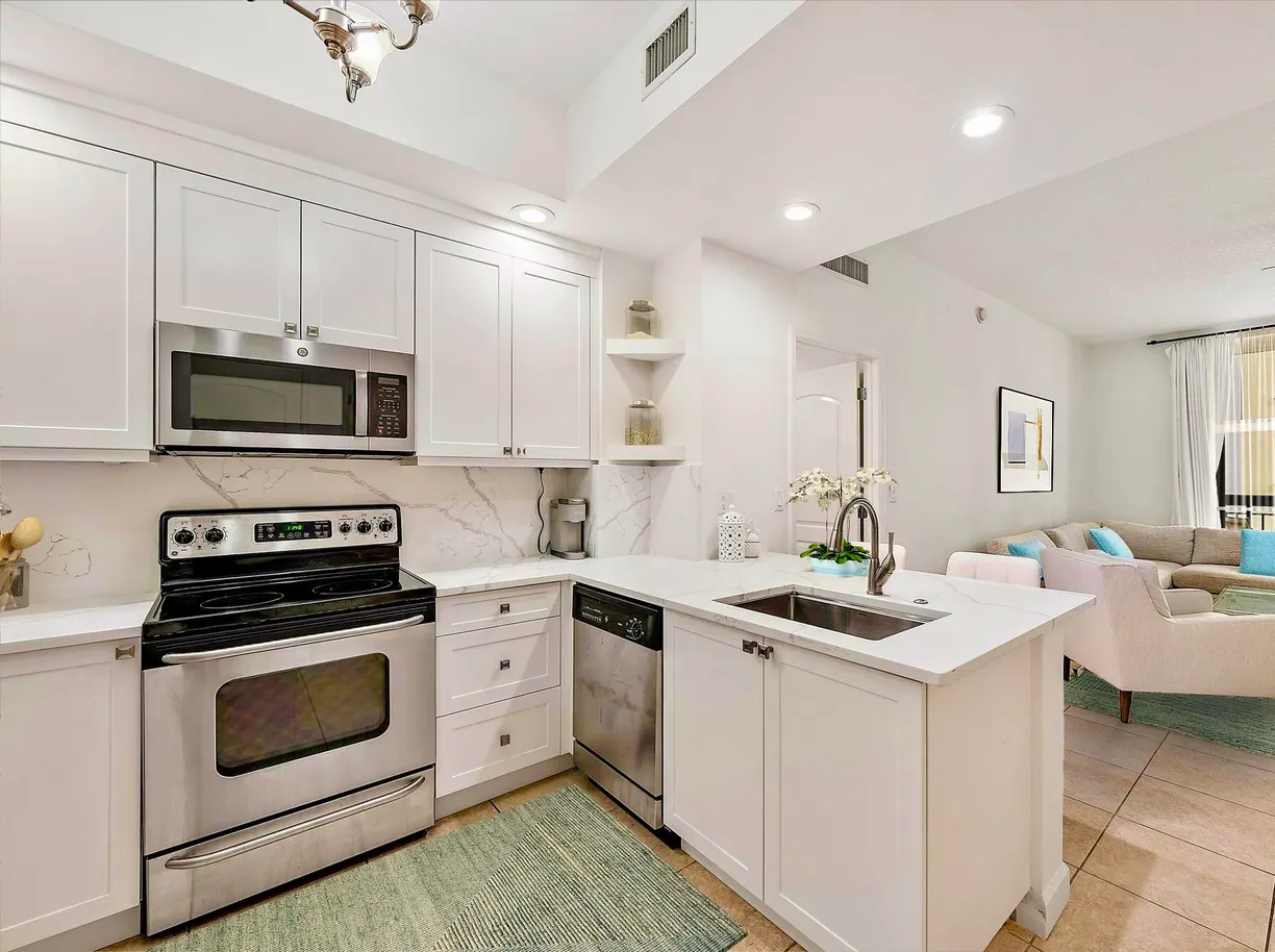 South Florida Real Estate | View 801 S Olive Avenue, 815 | 1 Bed, 1 Bath