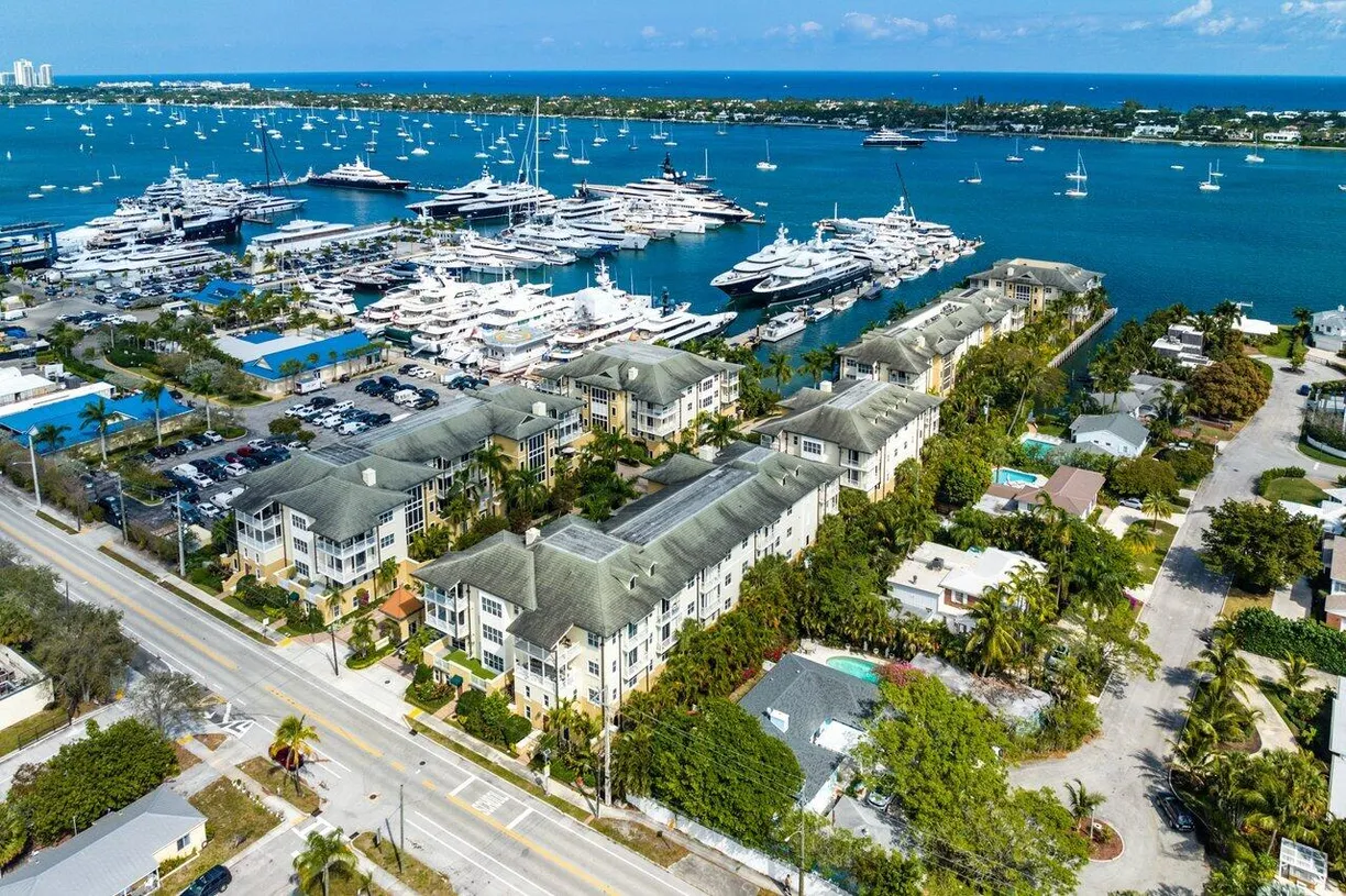 South Florida Real Estate | View 3940 N Flagler Drive, 204 | Listing