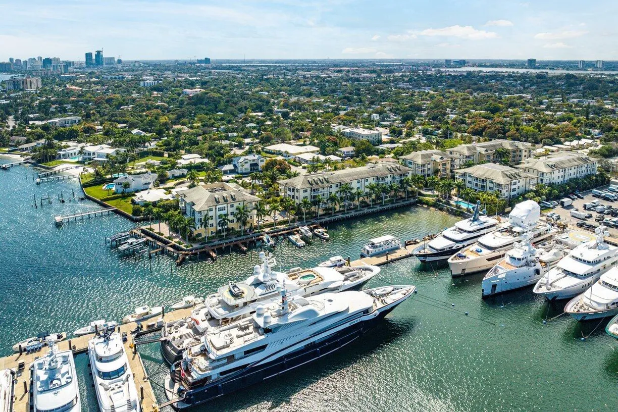 South Florida Real Estate | View 3940 N Flagler Drive, 204 | 1 Bed, 1 Bath