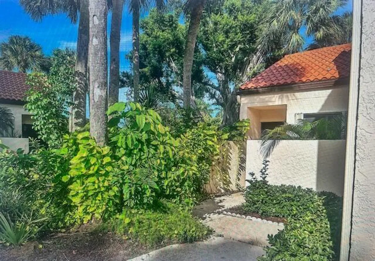 South Florida Real Estate | View 22 Via De Casas Sur, 101 | Listing