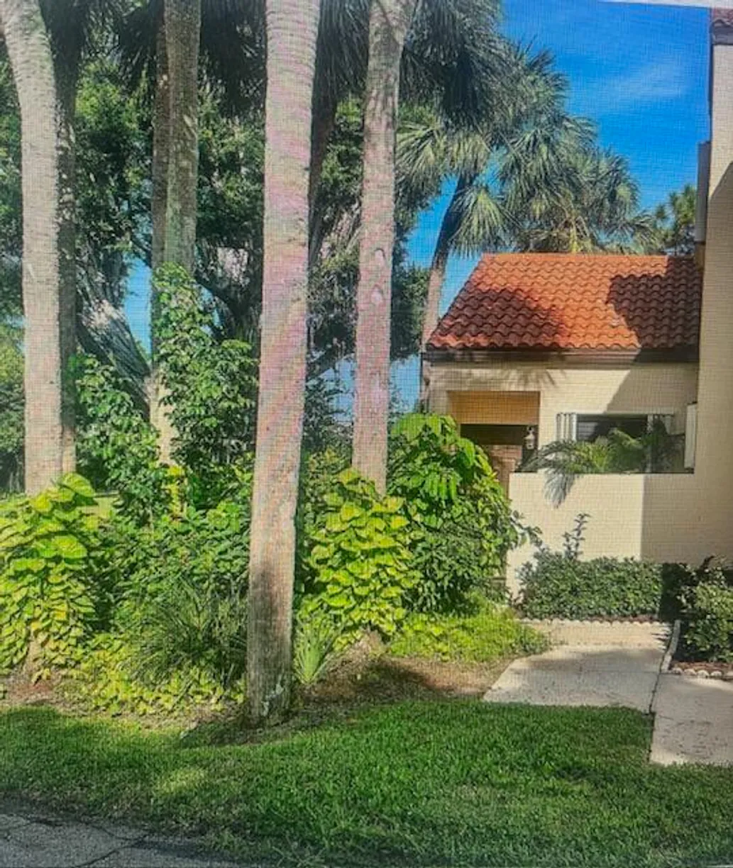 South Florida Real Estate | View 22 Via De Casas Sur, 101 | 2 Beds, 2 Baths