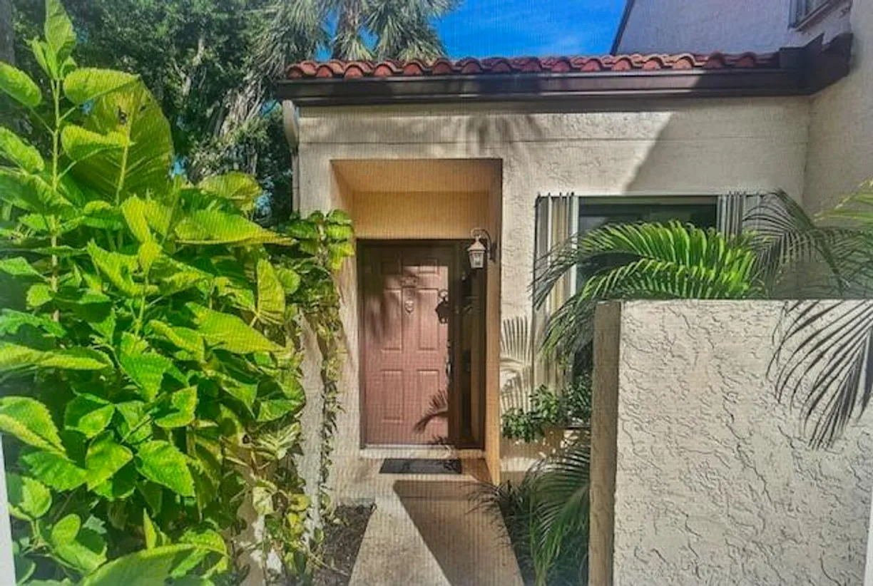 South Florida Real Estate | View 22 Via De Casas Sur, 101 | Listing