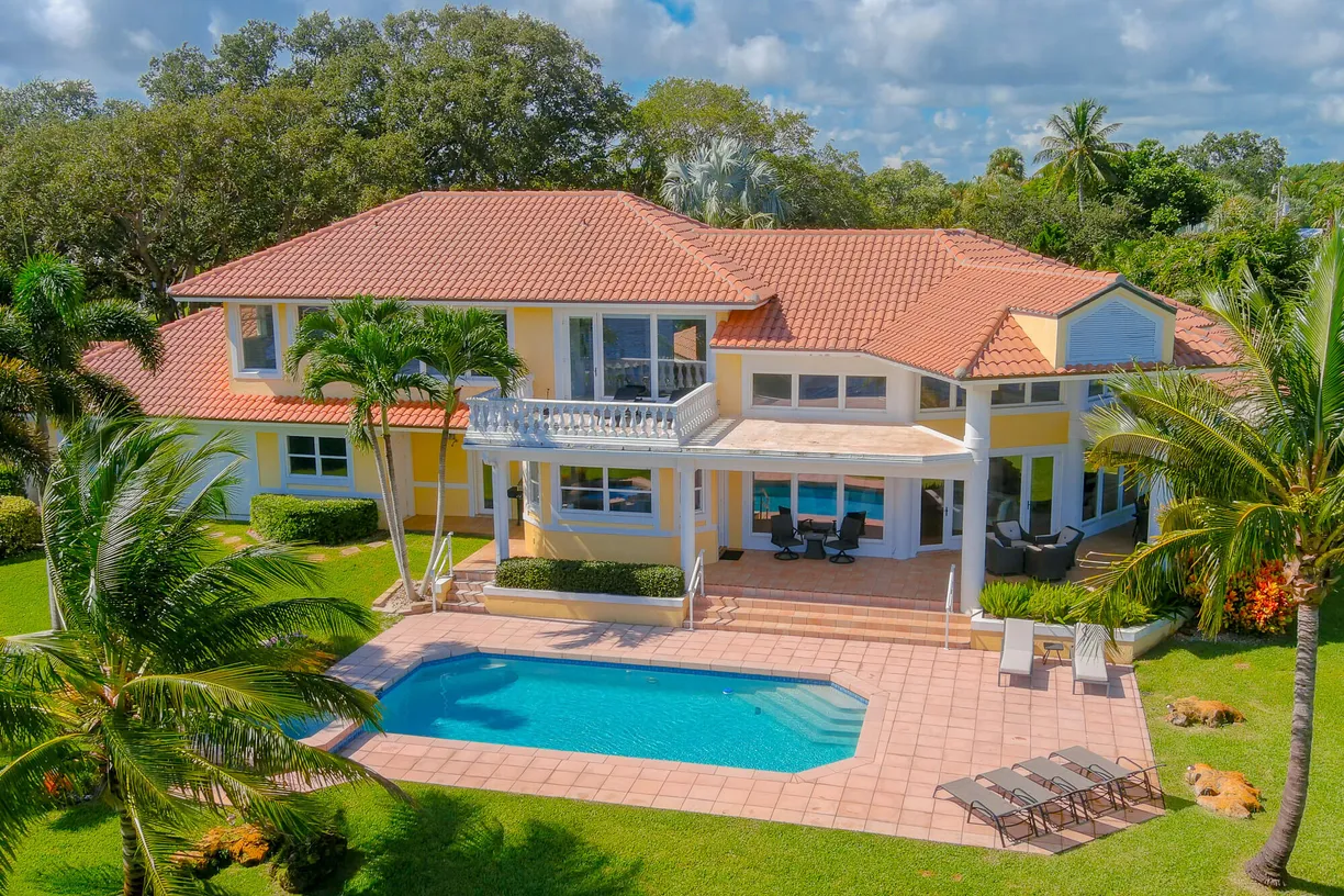South Florida Real Estate | View 901 SE Riverside Drive | Listing