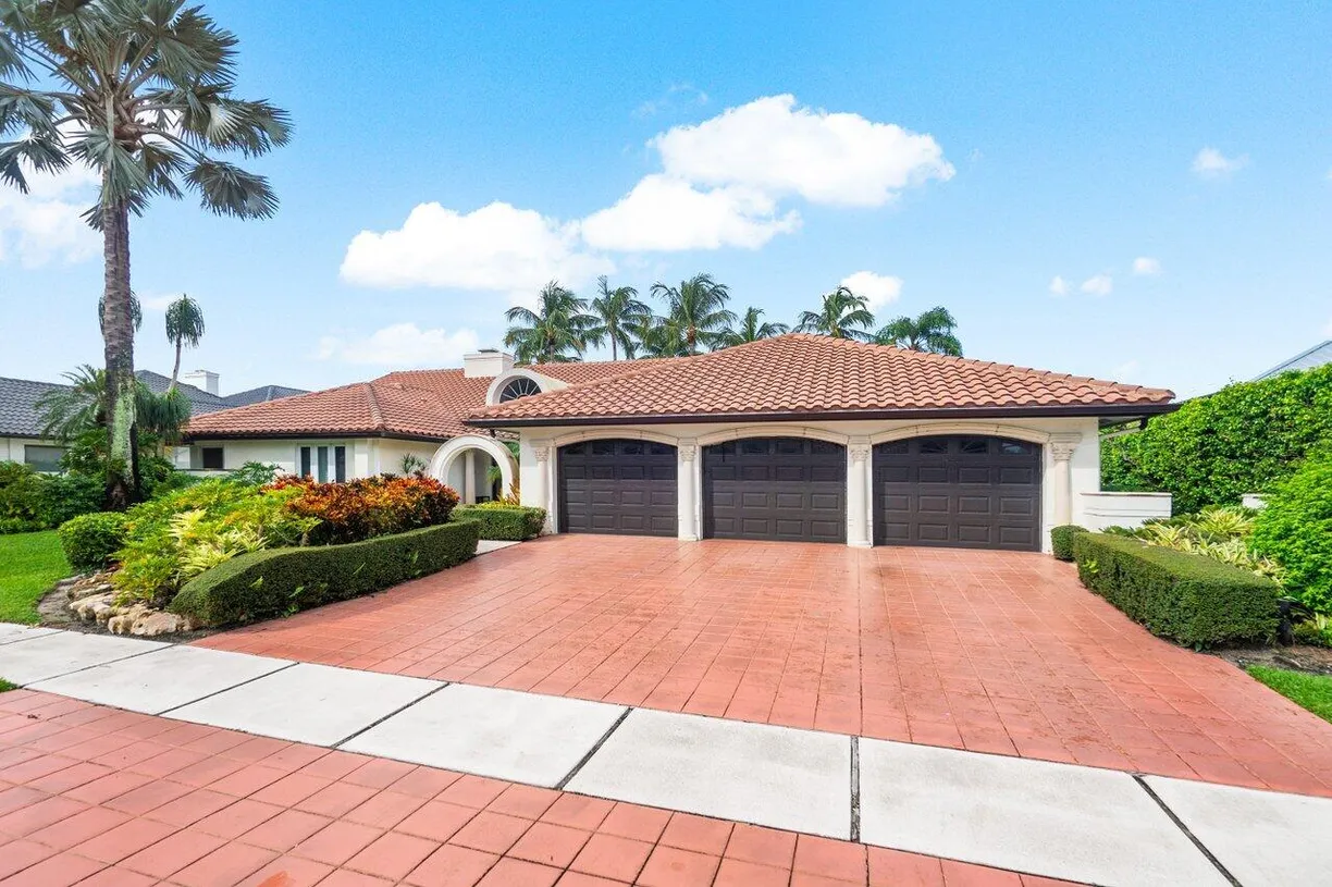 South Florida Real Estate | View 4875 Oxford Way | 5 Beds, 4 Baths