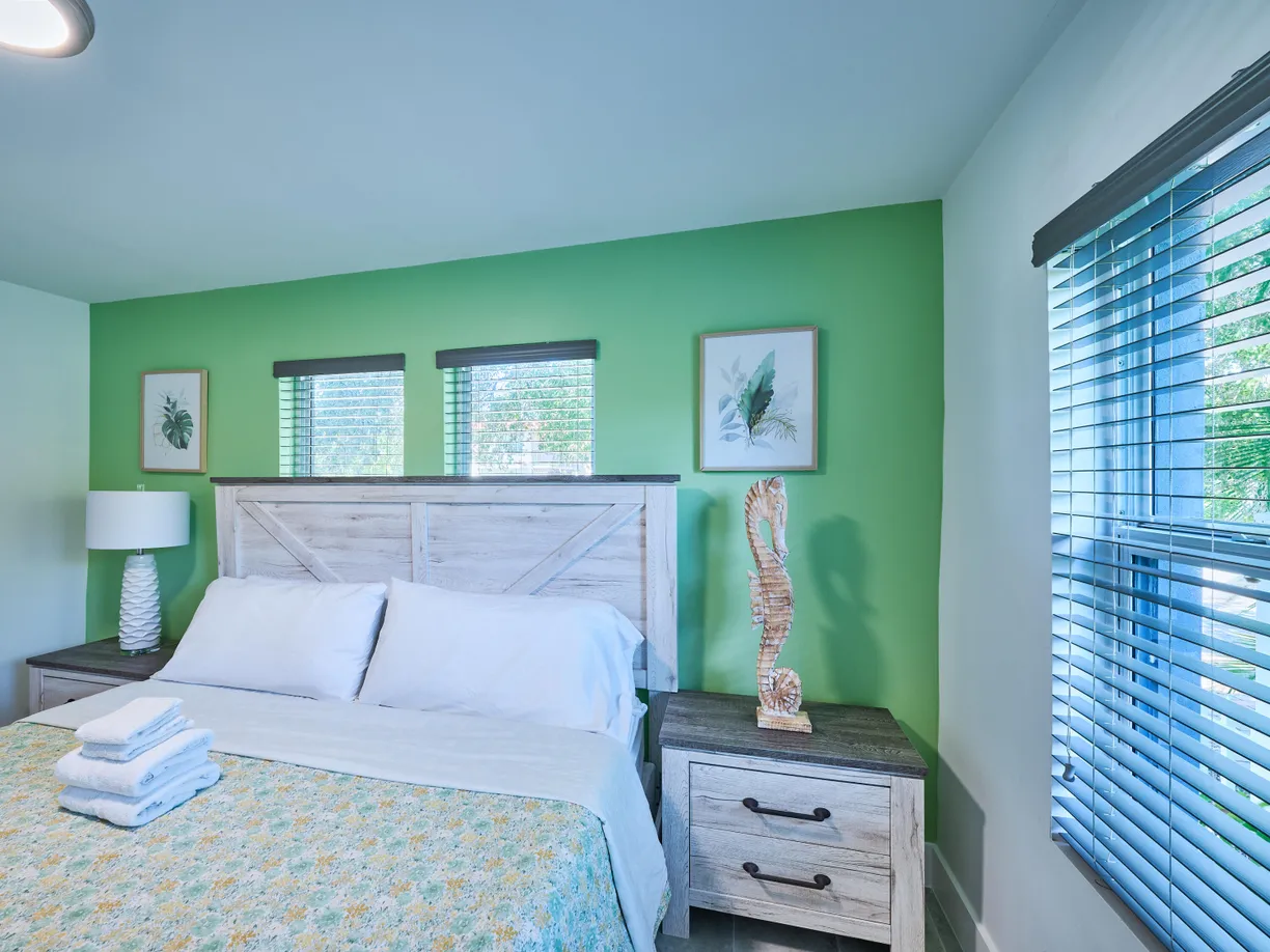 South Florida Real Estate | View 2020 Washington Street, 1 | 1 Bed, 1 Bath