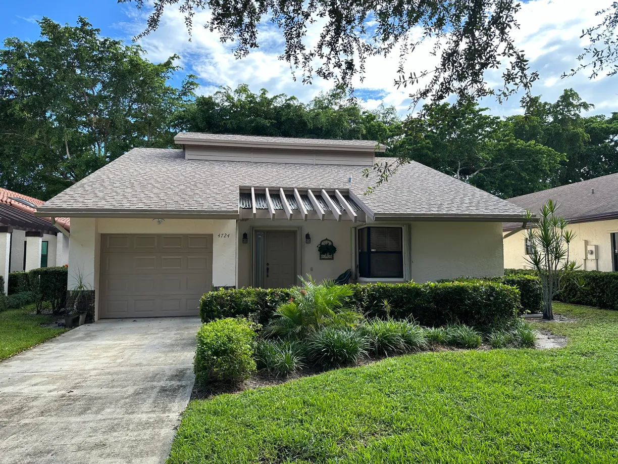 South Florida Real Estate | View 4724 Boxwood Circle | 2 Beds, 2 Baths